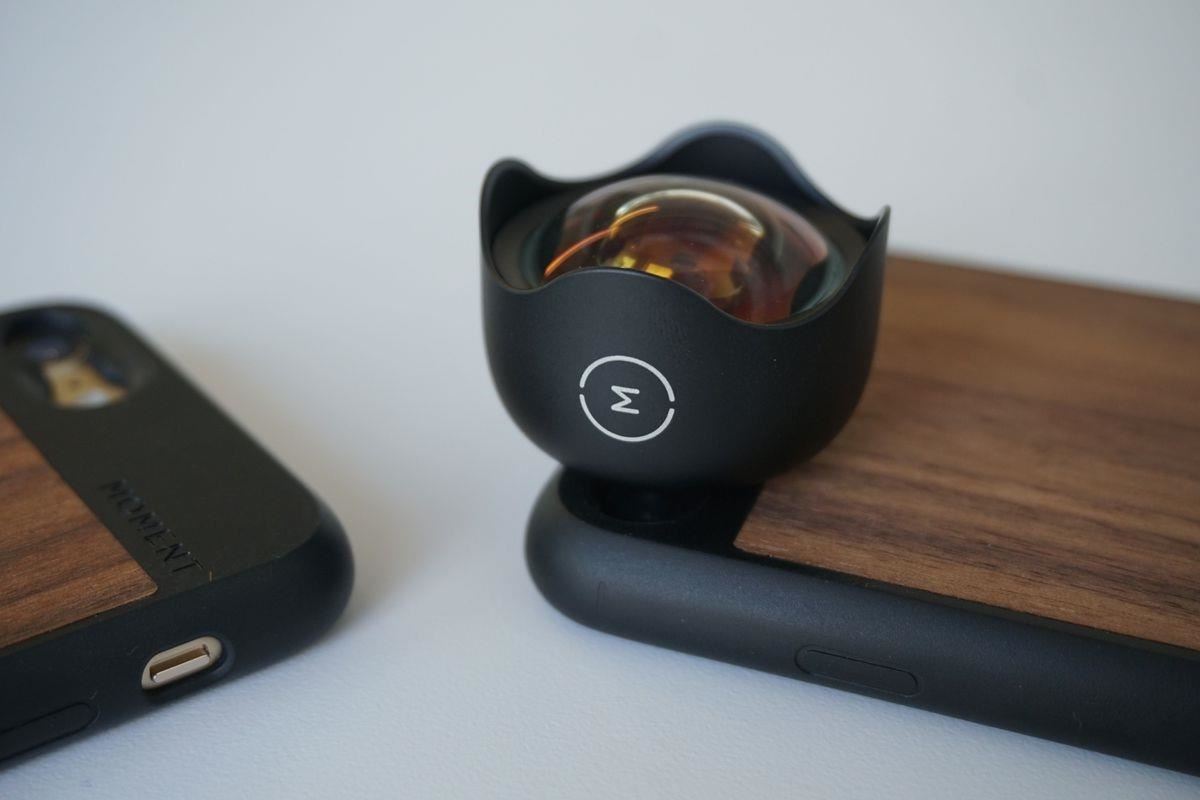 All the Smartphone Accessories You Need for Your Next Overseas Trip