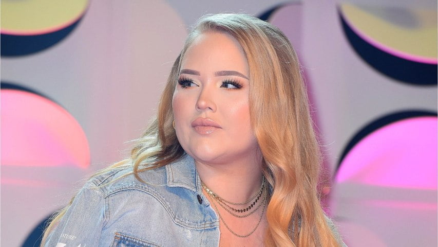 Snoop Dogg Narrated a NikkieTutorials Makeup Video